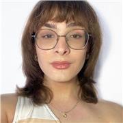 Como graduada en Comunicación Audiovisual he podido aprender en profundidad sobre la lengua y la literatura a lo largo de mi formación. Mis clases irían dirigidas a alumnos que tienen dificultades con esta asignatura. También soy una apasionada de los idi